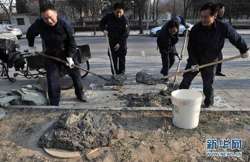 Illustration for article titled China's Underground Dwellers Find Their Homes Cemented Shut